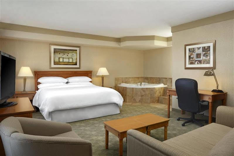 Four Points By Sheraton Kitchener-Waterloo Zewnętrze zdjęcie